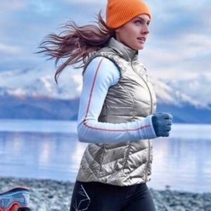 NWOT Athleta Downalicious Down Puffer Vest Silver